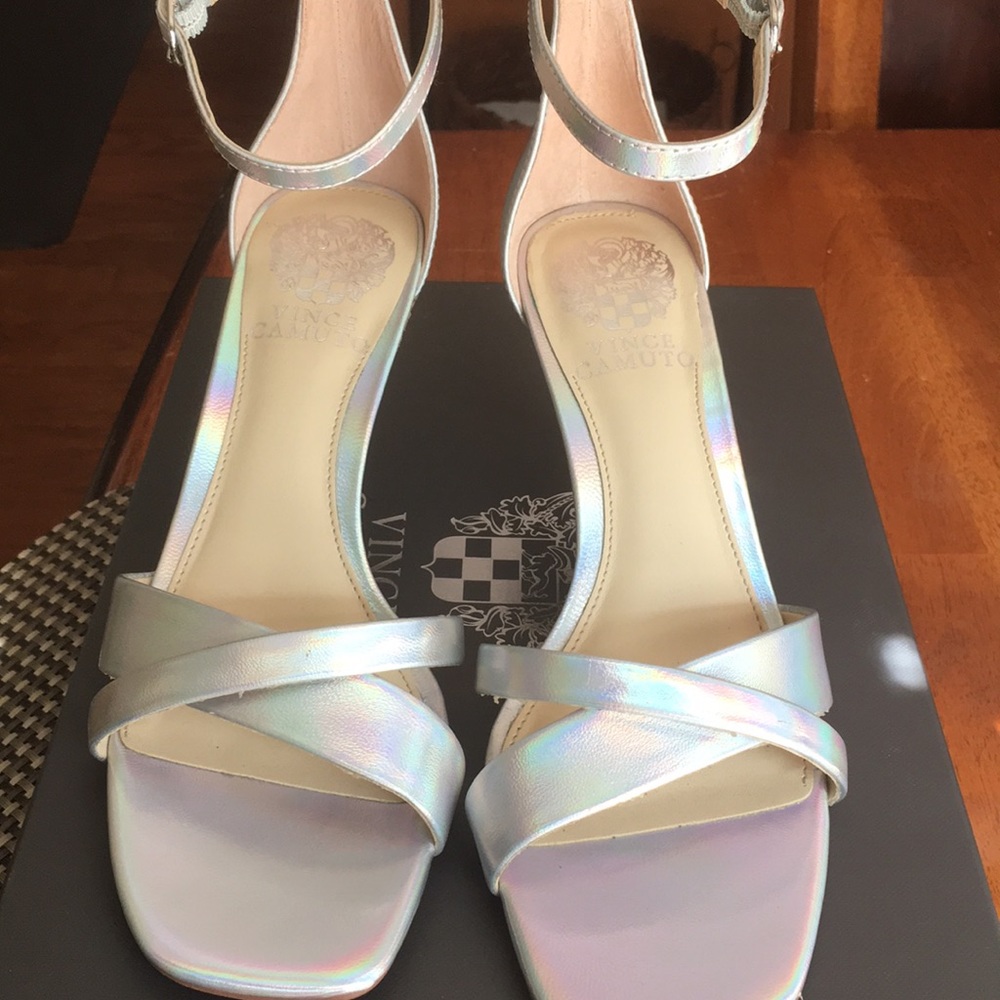 Vince Camuto VC-Sarriss Heels